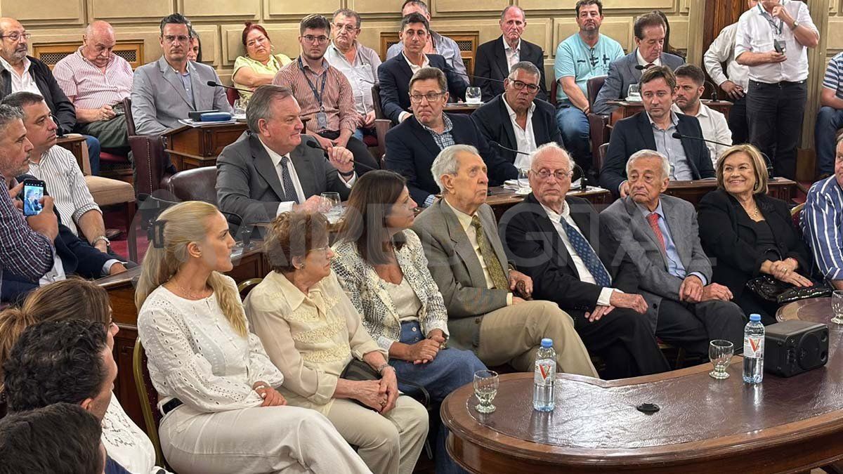 Sobre Cáceres, se expresó que “se ha convertido a lo largo del tiempo en un referente histórico de la Unión Cívica Radical que ha trabajado de manera incansable desde distintos ámbitos para construir, mejorar y fortalecer el sistema democrático en la República Argentina Sobre Cáceres, se expresó que “se ha convertido a lo largo del tiempo en un referente histórico de la Unión Cívica Radical que ha trabajado de manera incansable desde distintos ámbitos para construir, mejorar y fortalecer el sistema democrático en la República Argentina