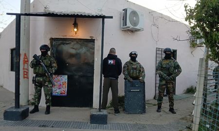 Un hombre de 23 años fue detenido en barrio San Lorenzo este martes tras una investigación por tentativa de homicidio. Un hombre de 23 años fue detenido en barrio San Lorenzo este martes tras una investigación por tentativa de homicidio.