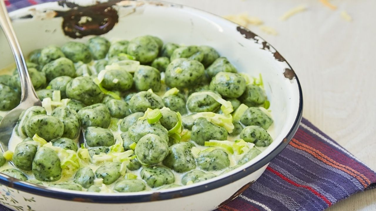 Esta receta de ñoquis de espinacas es una gran opción para reversionar un clásico. Esta receta de ñoquis de espinacas es una gran opción para reversionar un clásico.