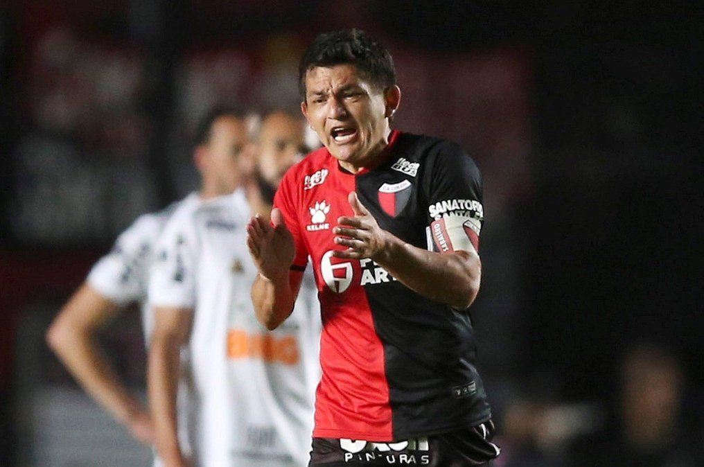 El Pulga Rodríguez tiene muchas chances de irse de Colón para retornar a Atlético Tucumán.
