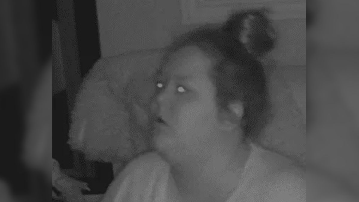 Esta joven es sonámbula y decidió grabarse en pleno acto