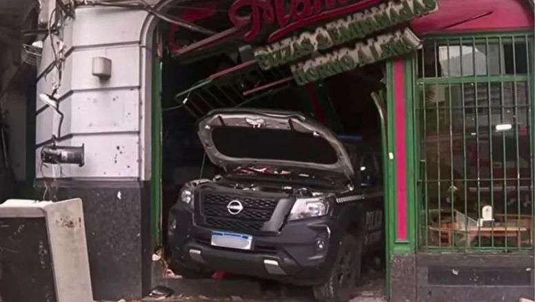 Fuerte accidente en Constitución: 8 heridos tras un choque entre un patrullero y un colectivo