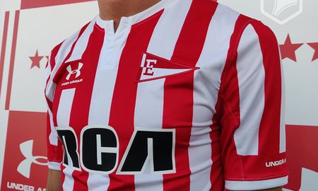 estudiantes presento su nueva camiseta con muy buenas criticas
