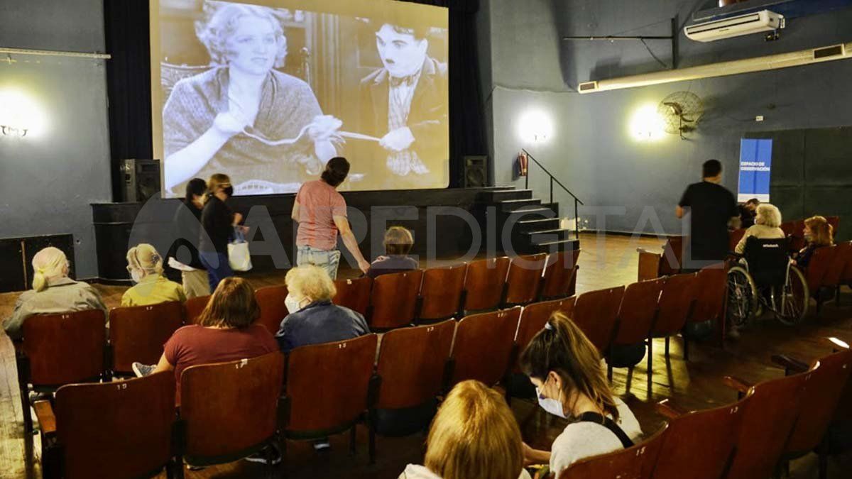 En el cine se proyectaron cortometrajes de Charles Chaplin.&nbsp;