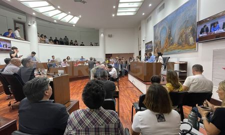 Este martes, el Concejo Municipal declaró la emergencia hídrica para Santa Fe por 120 días. Este martes, el Concejo Municipal declaró la emergencia hídrica para Santa Fe por 120 días.