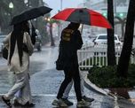 Sin bajar su intensidad y con vientos de 100 kilómetros por hora, la tormenta tropical Eta tocó esta madrugada los Cayos de Florida, donde provocó fuertes lluvias y oleajes, y podría aumentar a categoría de huracán, informó el Centro Nacional de Huracanes (CNH) de Estados Unidos. Sin bajar su intensidad y con vientos de 100 kilómetros por hora, la tormenta tropical Eta tocó esta madrugada los Cayos de Florida, donde provocó fuertes lluvias y oleajes, y podría aumentar a categoría de huracán, informó el Centro Nacional de Huracanes (CNH) de Estados Unidos.