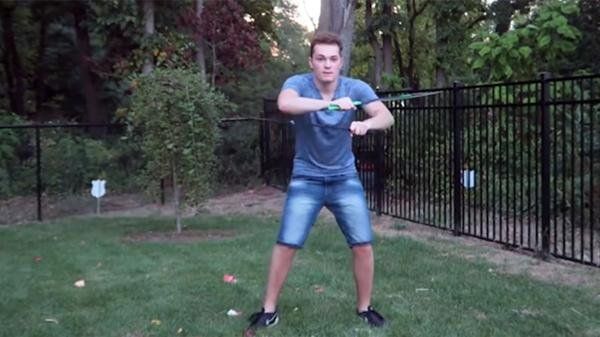 Un famoso youtuber pretendió ser “ninja” y protagonizó un sangriento papelón