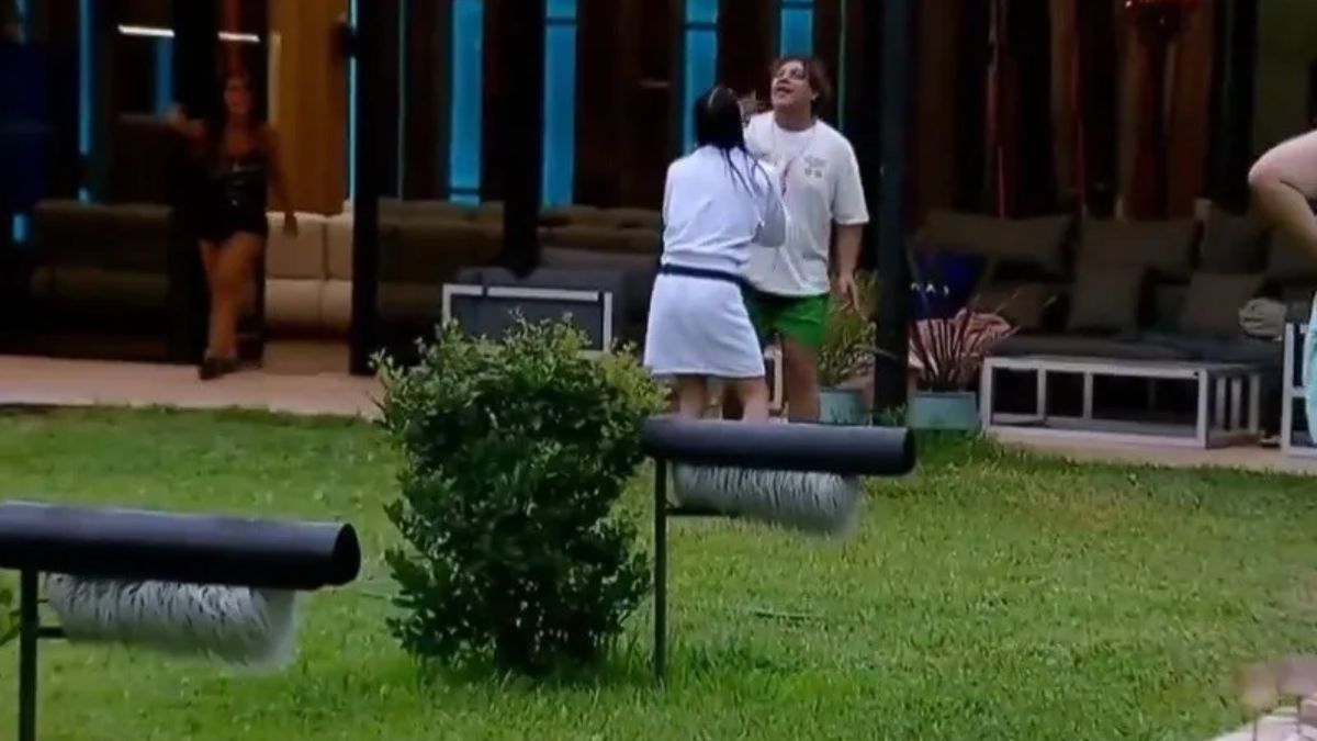 Los participantes de Gran Hermano discutieron por cigarrillos. Los participantes de Gran Hermano discutieron por cigarrillos.