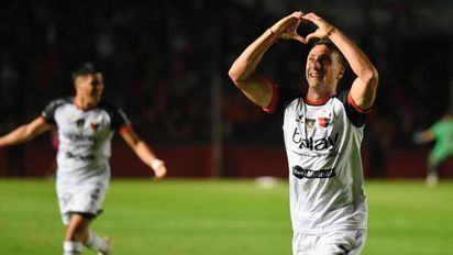 Colón debutó en la Primera Nacional con una victoria que volvió a ilusionar a los hinchas: 2 a 1 ante Deportivo Madryn