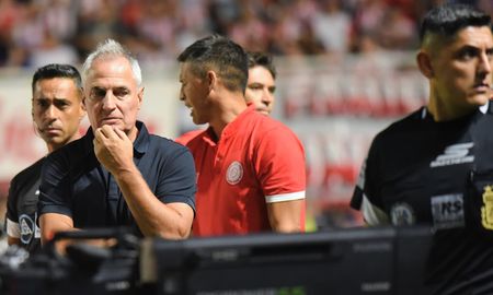 En conferencia, Madelón dijo entre risas me sacaron el chupetín de la boca, tras el penal anulado por el VAR. En conferencia, Madelón dijo entre risas me sacaron el chupetín de la boca, tras el penal anulado por el VAR.