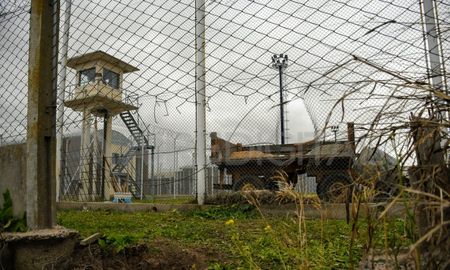 El lunes arreglaron provisoriamente el corte del tejido donde los civiles trabajaron con una amoladora en la cárcel de Piñero. El lunes arreglaron provisoriamente el corte del tejido donde los civiles trabajaron con una amoladora en la cárcel de Piñero.