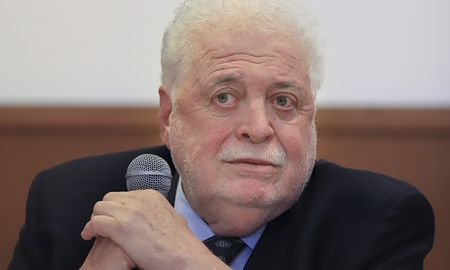 El ministro de Salud de la Nación, Ginés González García, da una conferencia de prensa para brindar información sobre el alerta internacional emitida por la Organización Mundial de la Salud (OMS) por el Coronavirus. El ministro de Salud de la Nación, Ginés González García, da una conferencia de prensa para brindar información sobre el alerta internacional emitida por la Organización Mundial de la Salud (OMS) por el Coronavirus.