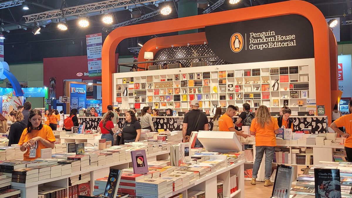 La Feria del Libro es el evento más importante de la industria editorial y se realiza en Buenos Aires. La Feria del Libro es el evento más importante de la industria editorial y se realiza en Buenos Aires.