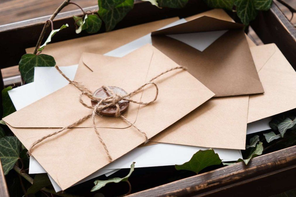 Una postal enviada desde la ciudad chilena de Valparaíso a Inglaterra llegó a su destinatario después de 30 años.