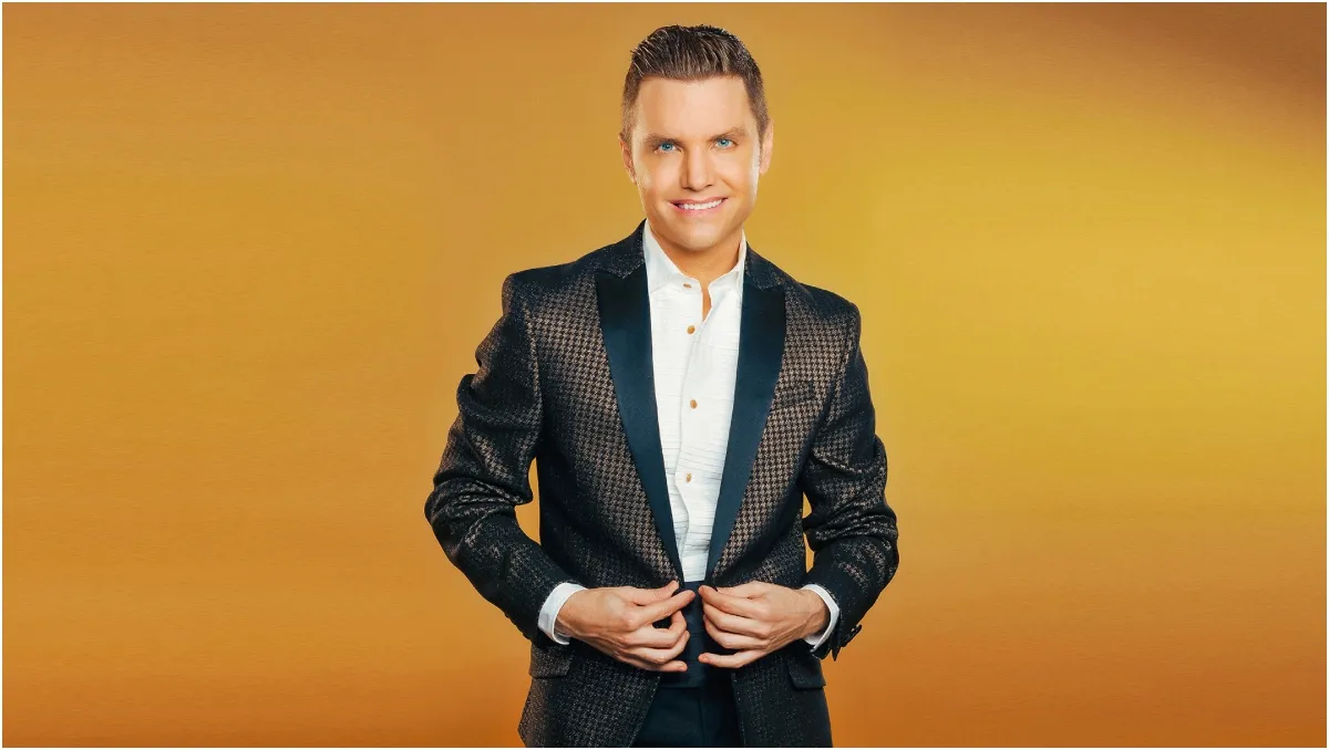 La foto retro de Santiago del Moro con pollera