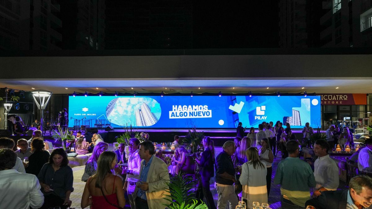 Una importante cantidad de público e invitados se acercó para disfrutar del nuevo espacio urbano en Santa Fe. Una importante cantidad de público e invitados se acercó para disfrutar del nuevo espacio urbano en Santa Fe.