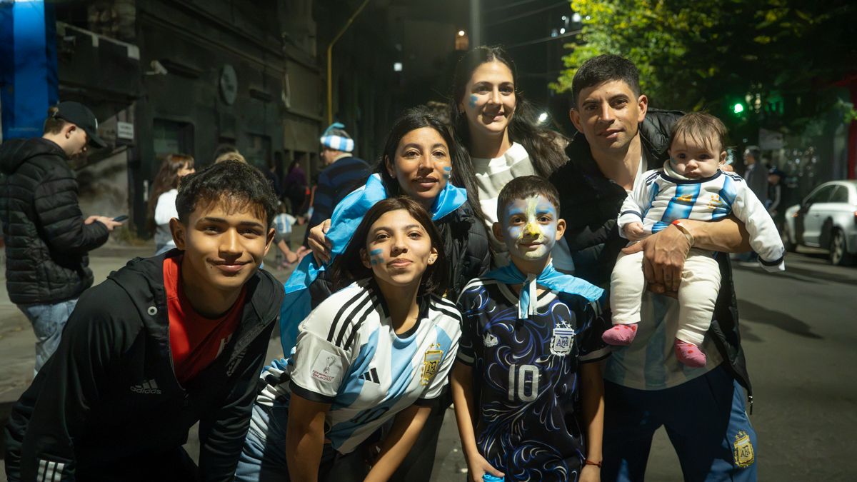 Así festejó Santa Fe la victoria de Argentina contra Inglaterra. Así festejó Santa Fe la victoria de Argentina contra Inglaterra.