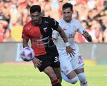Nazareno Arasa le anuló un gol a Colón por supuesta falta de Santiago Pierotti.