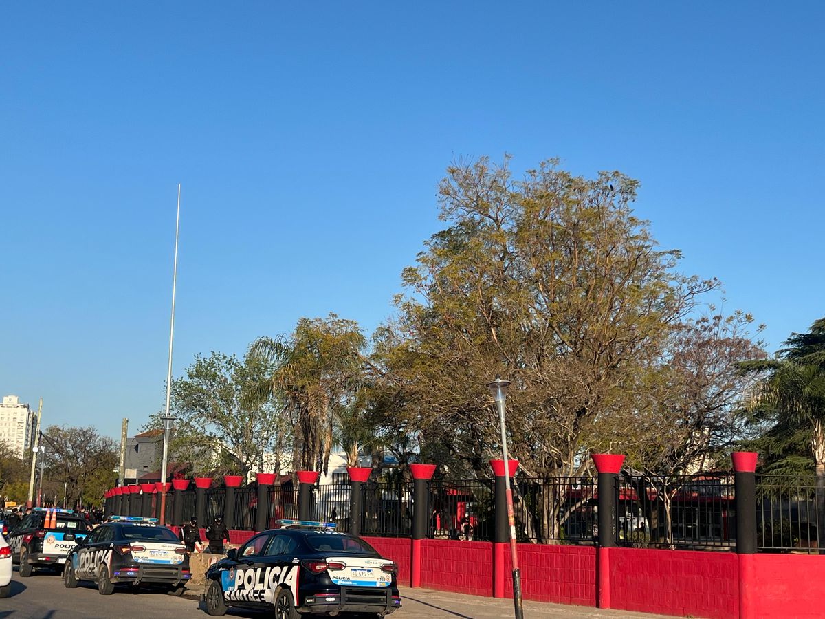 La sede de Colón durante este lunes tras los incidentes en el predio