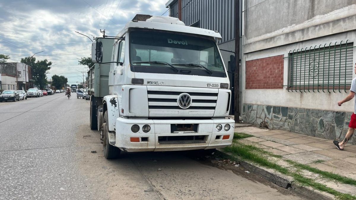 Según relató otro vecino, “hace un par de meses hay un camión abandonado en la zona". Según relató otro vecino, “hace un par de meses hay un camión abandonado en la zona". 