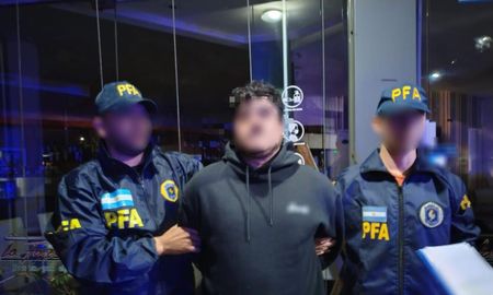 Durante los allanamientos, la Policía Federal secuestró droga de diseño en un inmueble de calle Maipú al 1400, donde “Gordo Jony” tenía registrado domicilio. Durante los allanamientos, la Policía Federal secuestró droga de diseño en un inmueble de calle Maipú al 1400, donde “Gordo Jony” tenía registrado domicilio.