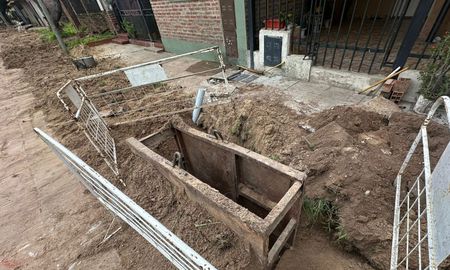 El estado de las veredas preocupa a vecinos de barrio El Pozo, sobre todo en los días de lluvia. El estado de las veredas preocupa a vecinos de barrio El Pozo, sobre todo en los días de lluvia.