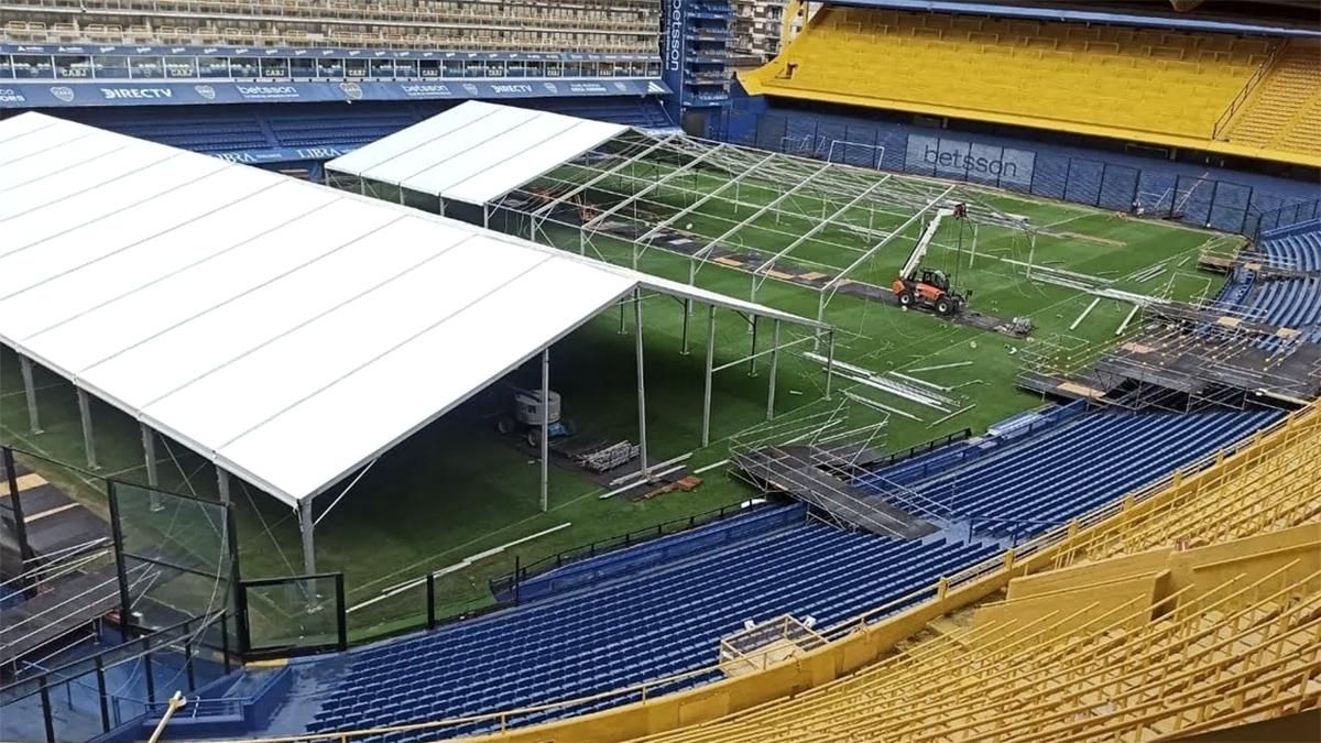 El club trabajaba en el campo de juego de la Bombonera para prepararlo para los comicios. El club trabajaba en el campo de juego de la Bombonera para prepararlo para los comicios.