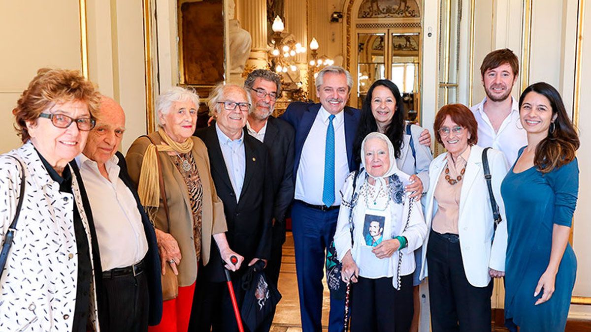 El presidente&nbsp;Alberto Fern&aacute;ndez&nbsp;recibi&oacute;&nbsp;este jueves&nbsp;en la&nbsp;Casa Rosada&nbsp;a referentes de&nbsp;organizaciones de derechos humanos que calificaron el encuentro como muy positivo dado que