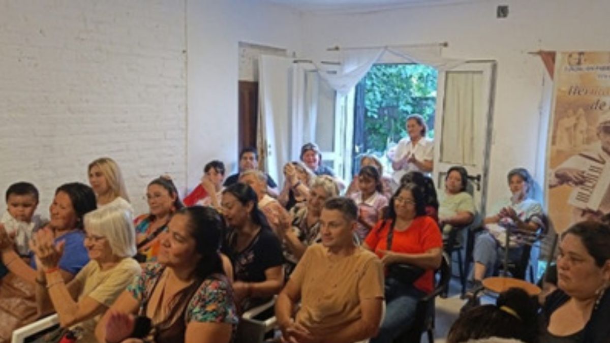 De la presentaci&oacute;n participaron vecinos y vecinas.