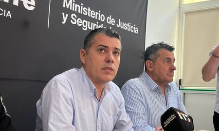 La Seguridad de Santa Fe apuntó contra Rosario Central, la AFA y la televisión: No les importa la gente La Seguridad de Santa Fe apuntó contra Rosario Central, la AFA y la televisión: No les importa la gente