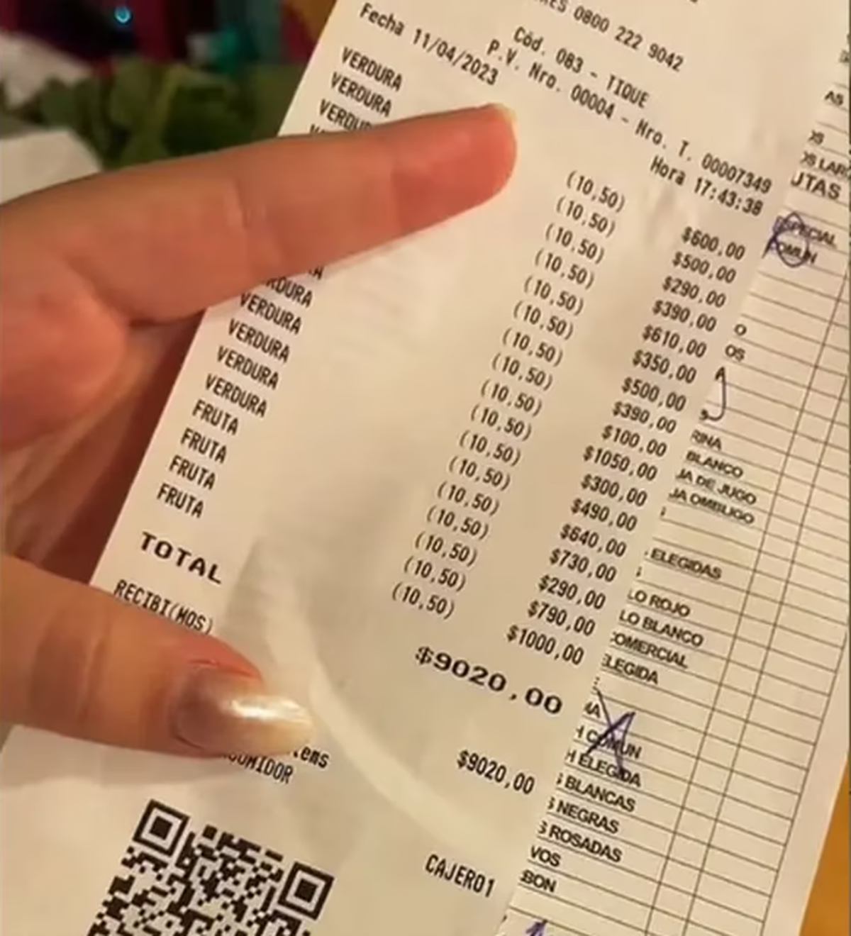 La joven gastó 10 mil pesos en la verdulería sin darse cuenta.