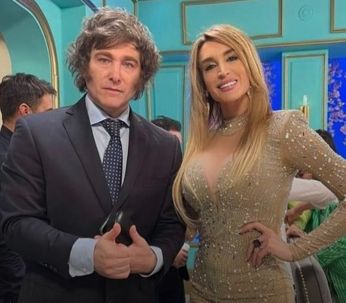 Los librianos necesitan estar en pareja, los acuarianos también pero no pegados. Los librianos necesitan estar en pareja, los acuarianos también pero no pegados.