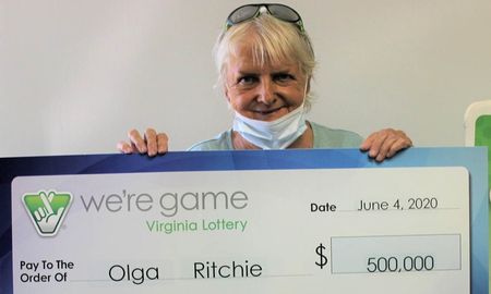 Ganó 500.000 dólares en la lotería Ganó 500.000 dólares en la lotería