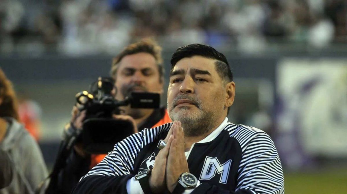 Maradona volvió a faltar al entrenamiento de Gimnasia