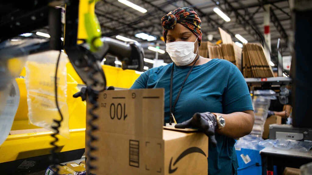 Amazon duplicará el número de empleados afroamericanos en puestos de liderazgo.