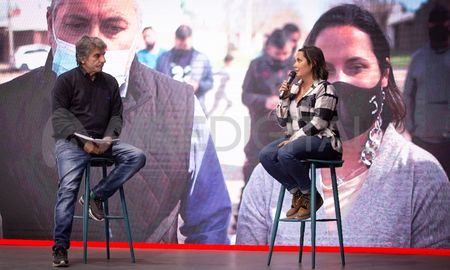 Jorgelina Mudallel visitó el estudio de Ahora Vengo en el Teatro ATE Casa España. Habló del gasoducto metropolitano en una entrevista con Luis Mino. Jorgelina Mudallel visitó el estudio de Ahora Vengo en el Teatro ATE Casa España. Habló del gasoducto metropolitano en una entrevista con Luis Mino.