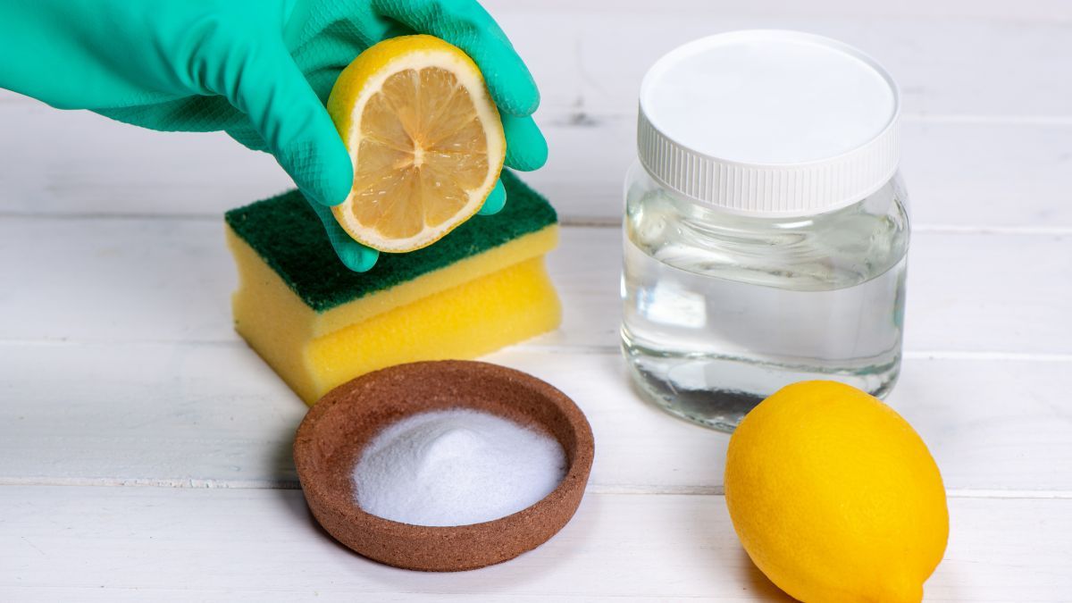Cómo hacer un limpiador casero con cáscaras de limón y vinagre en casa.&nbsp;
