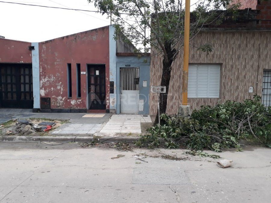 La policía los despertó para avisarles que les habían robado