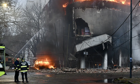 Un depósito de electrodomésticos en La Plata se incendió y hay peligro de derrumbe. El lugar ya había sido clausurado por la Municipalidad hace unas semanas. Un depósito de electrodomésticos en La Plata se incendió y hay peligro de derrumbe. El lugar ya había sido clausurado por la Municipalidad hace unas semanas.
