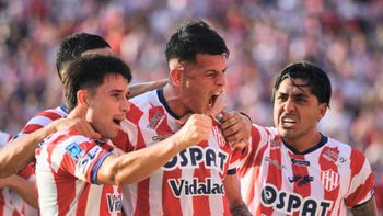 Con gol de Estigarribia de penal, Unión le gana a Riestra y se afirma en zona de Playoffs