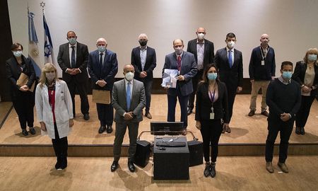 Argentina podría fabricar la vacuna de Israel contra el covid. Argentina podría fabricar la vacuna de Israel contra el covid.