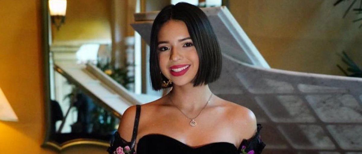 Hija de Pepe Aguilar canta el Himno en pelea del Canelo sin equivocarse