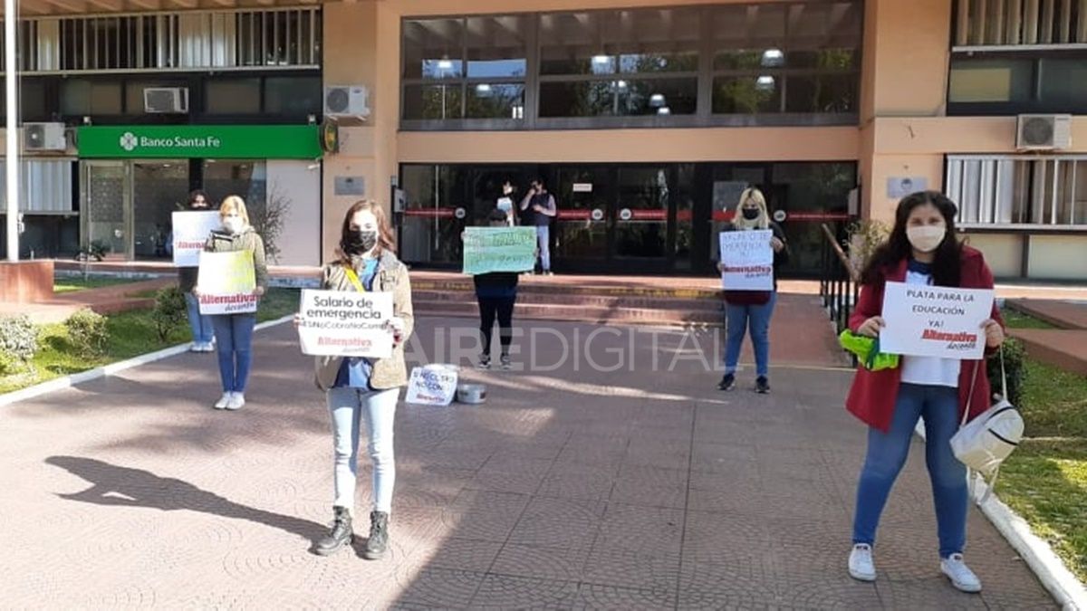 En las casas de muchos docentes&nbsp;hay ollas vacías&nbsp;y el hambre no espera