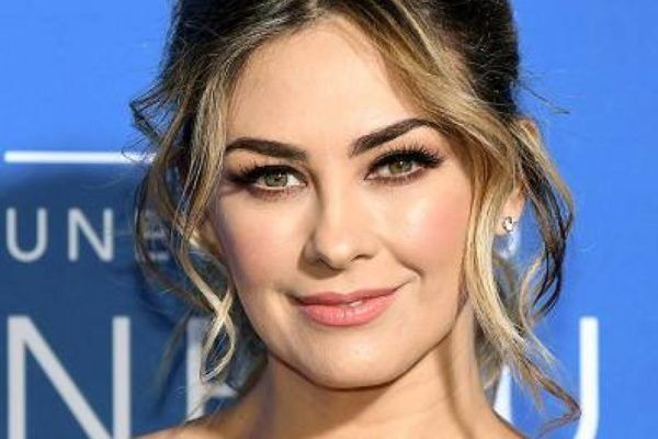Aracely Arámbula hace conciencia sobre el cáncer de mama
