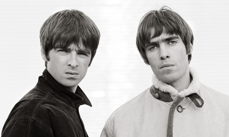 Liam y Noel disolvieron la mítica banda de brit pop hace 15 años por constantes peleas entre ellos. Liam y Noel disolvieron la mítica banda de brit pop hace 15 años por constantes peleas entre ellos.