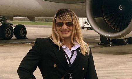 Empezó su carrera hace 24 años y hoy comanda vuelos de cabotaje e internacionales en Aerolíneas Argentinas. Empezó su carrera hace 24 años y hoy comanda vuelos de cabotaje e internacionales en Aerolíneas Argentinas.