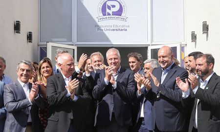 El Polo Educativo UNR consta de 15 hectáreas en total, tiene acceso por Autopista Rosario-Santa Fe, por ruta Nacional Nº11. El Polo Educativo UNR consta de 15 hectáreas en total, tiene acceso por Autopista Rosario-Santa Fe, por ruta Nacional Nº11.