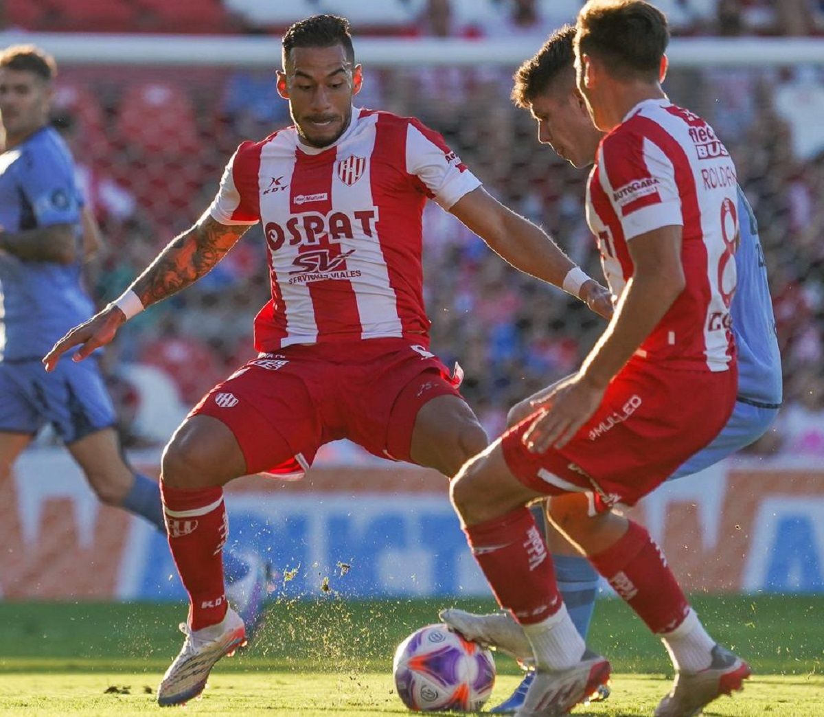 Yeison Gordillo se fue expulsado a la media hora de juego y complicó el partido para Unión.