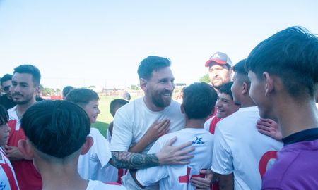 Lionel Messi estuvo presente en el amistoso entre los juveniles Unión y el Inter Miami, compartiendo un momento único con todos los presentes. Lionel Messi estuvo presente en el amistoso entre los juveniles Unión y el Inter Miami, compartiendo un momento único con todos los presentes.