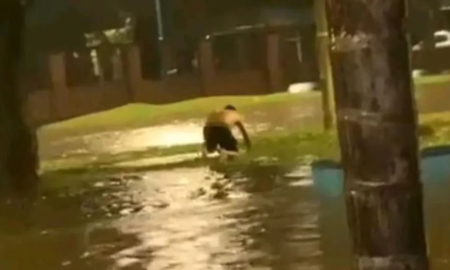 Un nene murió electrocutado mientras jugaba en la calle bajo la lluvia. Un nene murió electrocutado mientras jugaba en la calle bajo la lluvia.